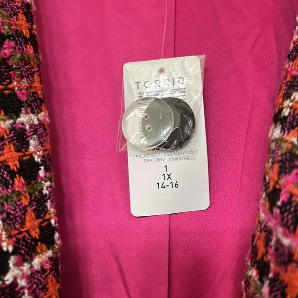 Pink boucel statement coat🧥🥰❣️ - Picture 6 of 6